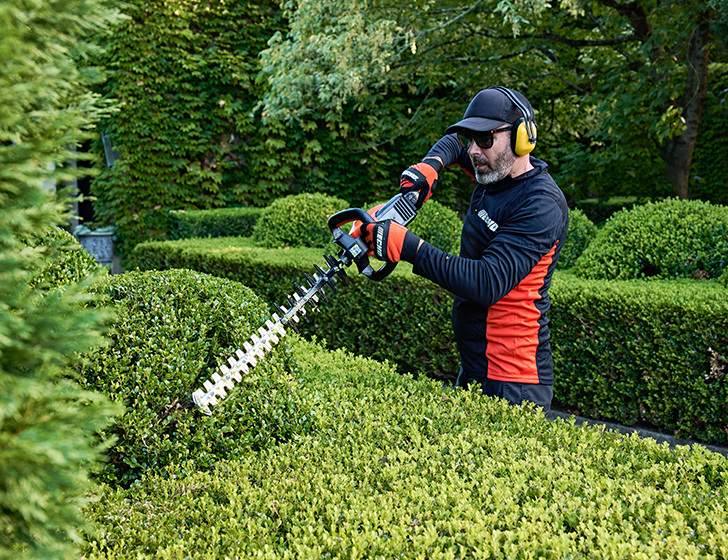 Capable of fine finishing and rough trimming.